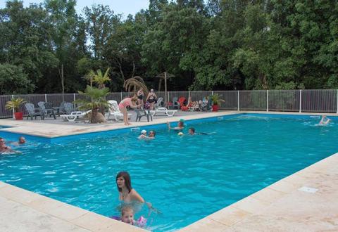 camping-sous-bois-st-maurice-d-ibie-loisirs-piscine-rectangulaire