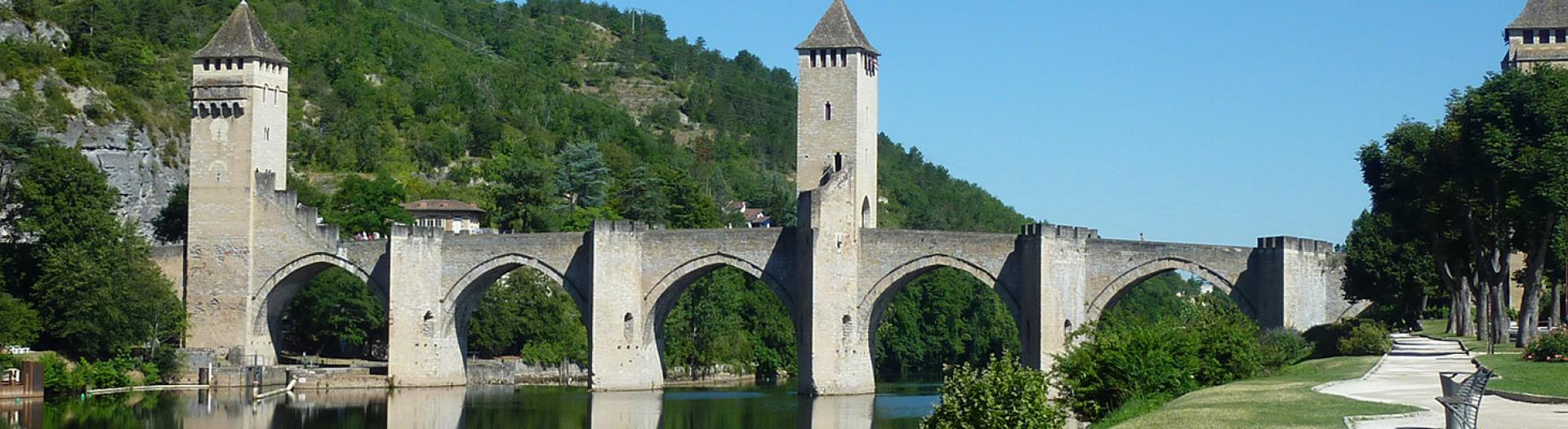 Slider-Le-Pont-Valentre-a-Cahors