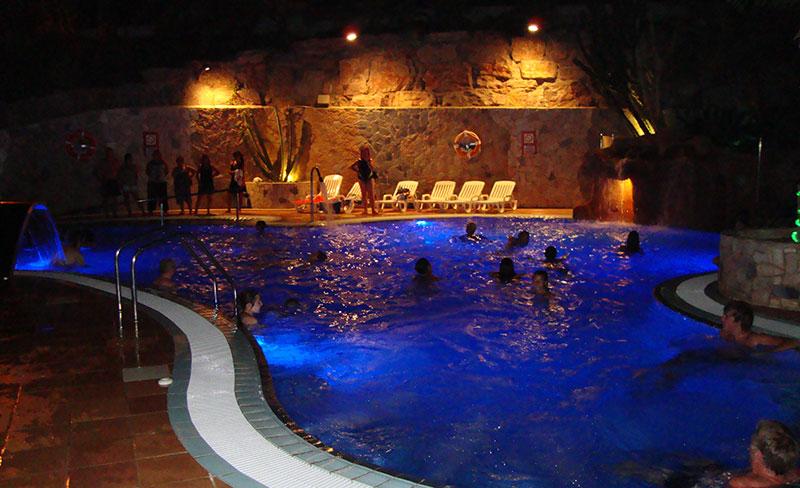 Bonavista-piscine-nocturne.jpg