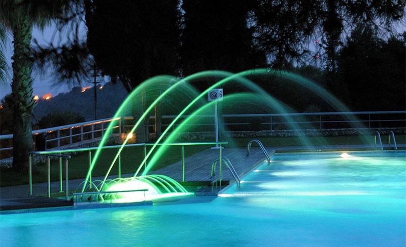 Villanova-Park-piscine-nocturne-03.jpg