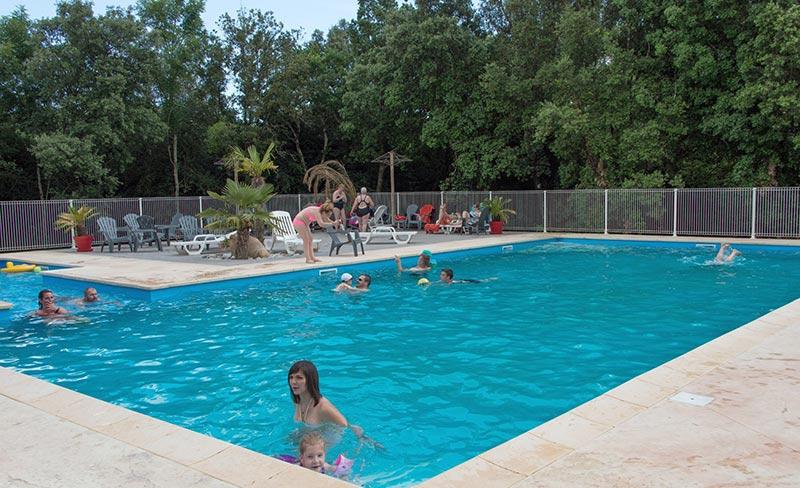 camping-sous-bois-st-maurice-d-ibie-loisirs-piscine-rectangulaire-2019